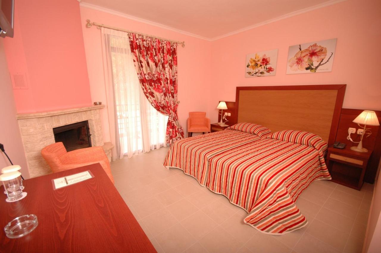 4 Epoxes Hotel Spa Káto Loutrákion Habitación foto